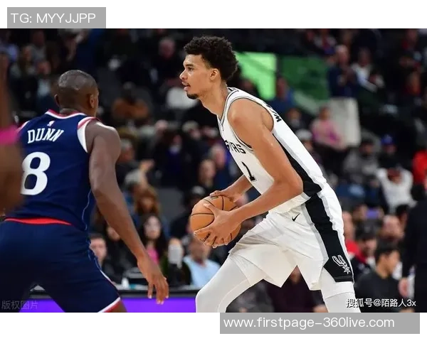 文班亚马场均20分10篮板3盖帽表现抢眼新秀之争已无悬念